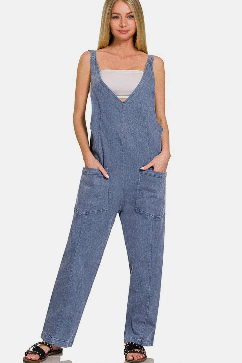 Chic and practical wide strap jumpsuit with pockets