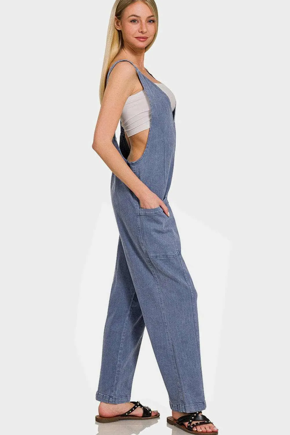 Chic and practical wide strap jumpsuit with pockets
